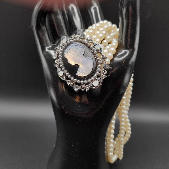Carolee Cameo Faux Pearl Bracelet, Magnetic Clasp, Glass Cameo Rhinestones - Picture 5 of 11